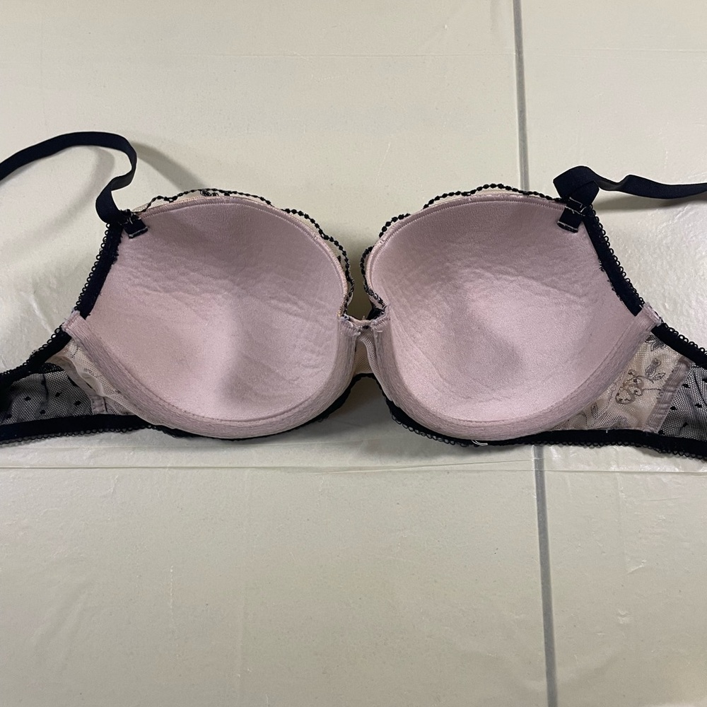 Victoria's Secret Nude and Black Floral Embroidered Bra - Picture 15 of 15